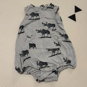 Kate Quinn Gray Romper Bubble with Moose Design 6-12m